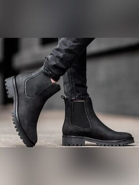 Thursday boot co Classic Black brushed leather  Chukka Boots Lug Sole women’s 9